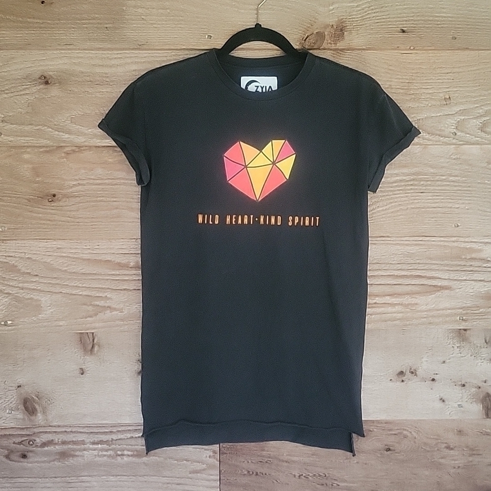 Zyia Black Graphic Tee Wild Heart, Kind Spirit Size XSmall